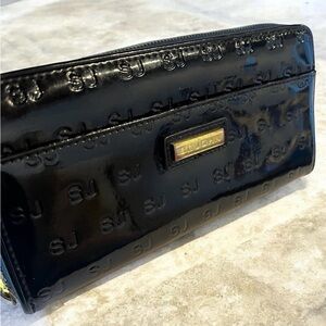 ST. JOHN Signature Patent Leather Wallet Black Zipper Close 7-3/4”x4” Couture